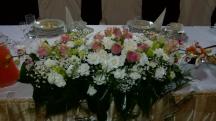 Dekoracje kwiatowe na stół weselny